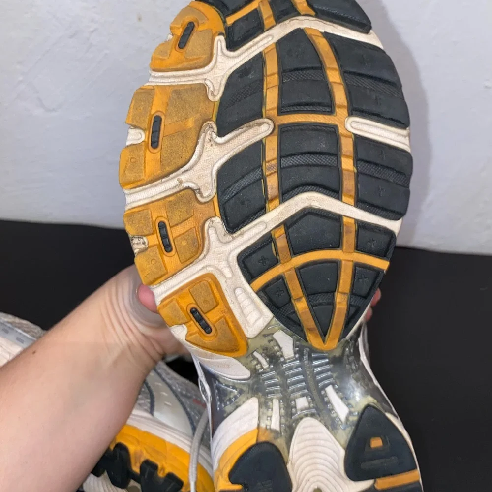 Brooks Defyance 4 Women’s 9.5 Running Shoes Tennis Walking Sneakers Yellow Gray